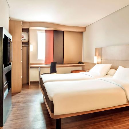 Ibis Gading Serpong Esterno foto