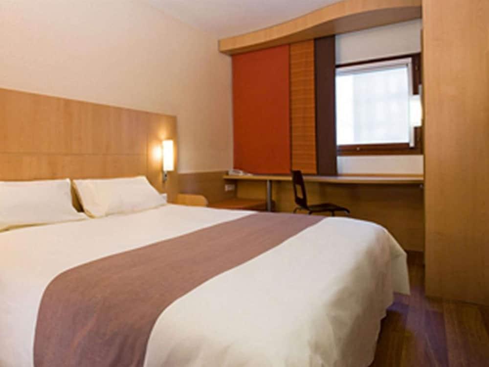 Ibis Gading Serpong Esterno foto