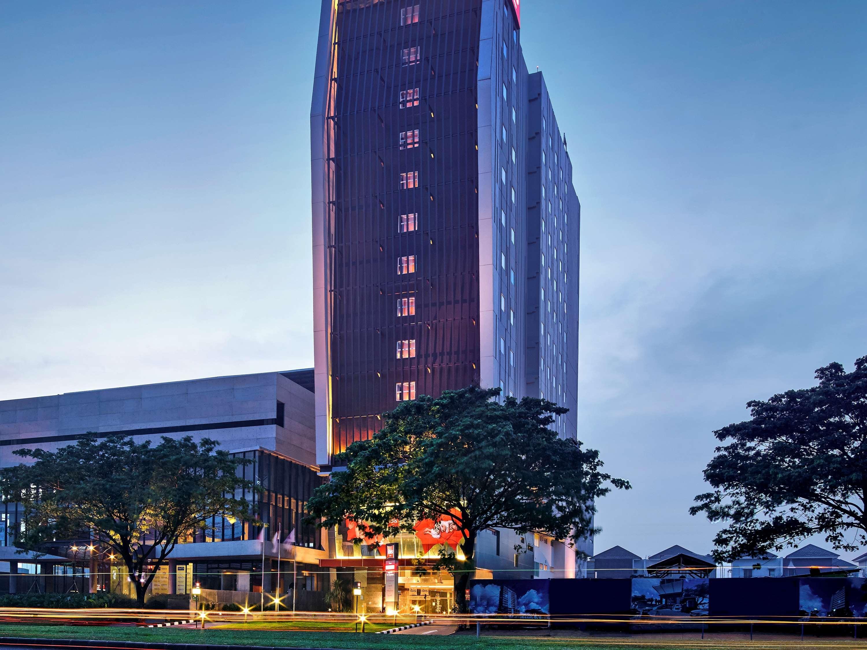 Ibis Gading Serpong Esterno foto