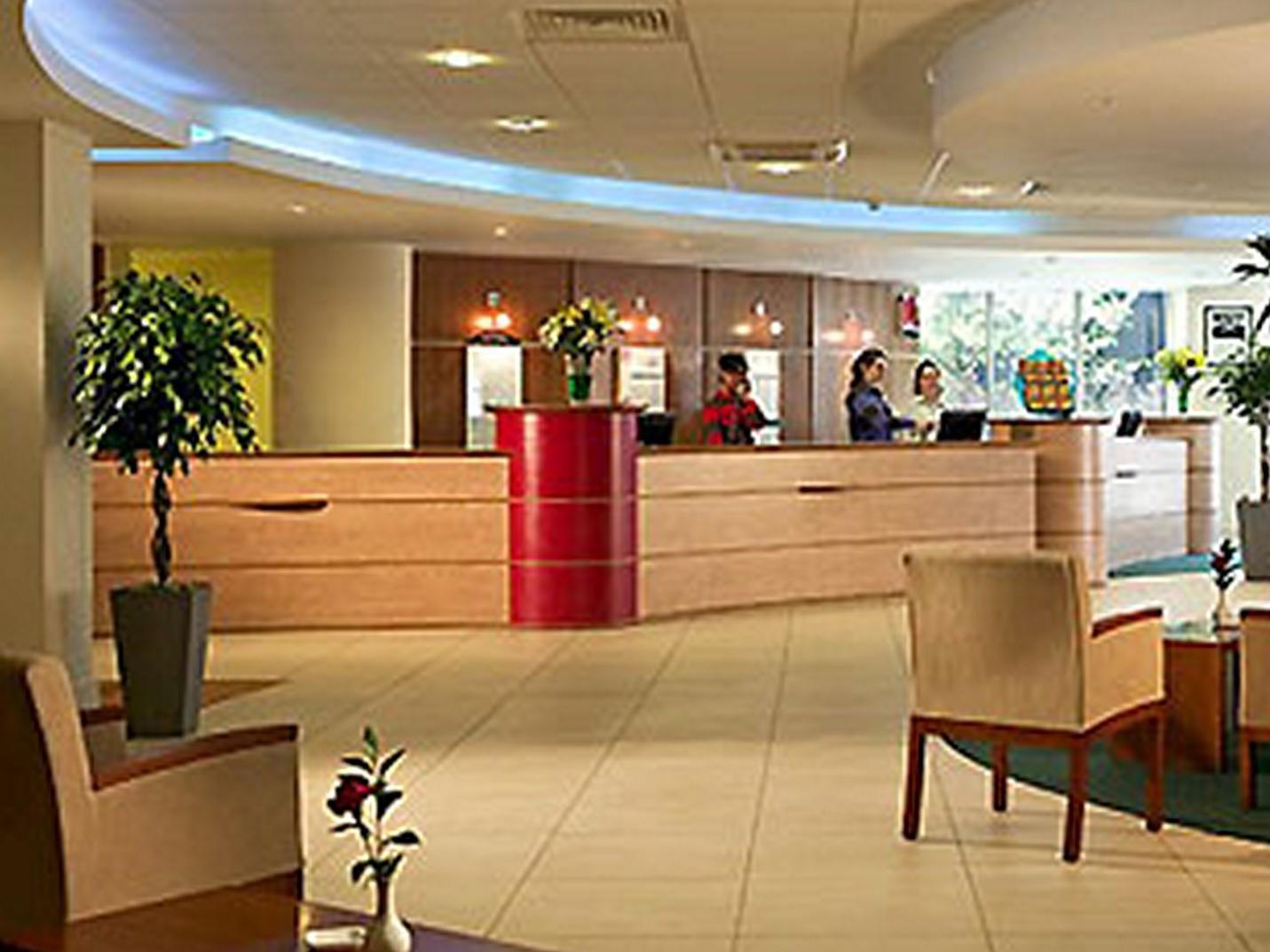 Ibis Gading Serpong Esterno foto