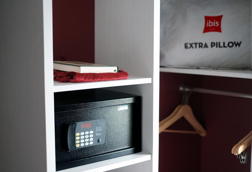 Ibis Gading Serpong Esterno foto