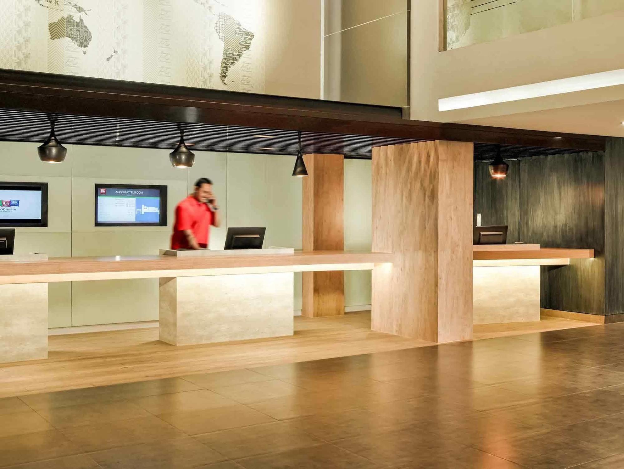 Ibis Gading Serpong Esterno foto