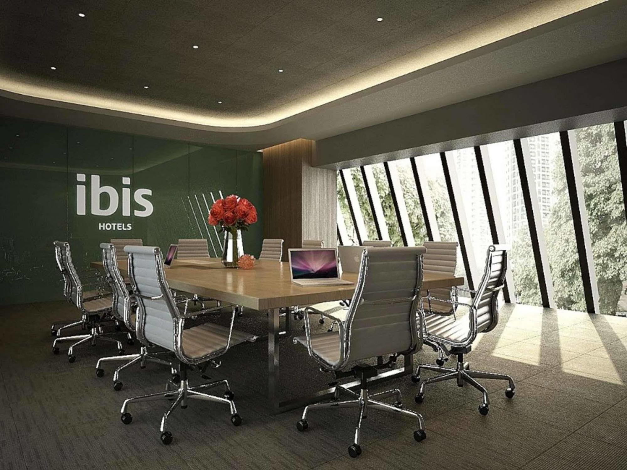 Ibis Gading Serpong Esterno foto